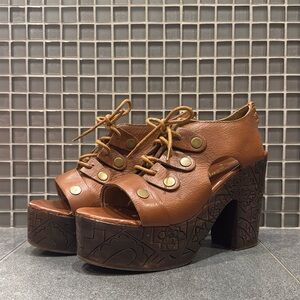 ✨ Free People Boho Carved Wood Platform Clogs – Size 9 ✨